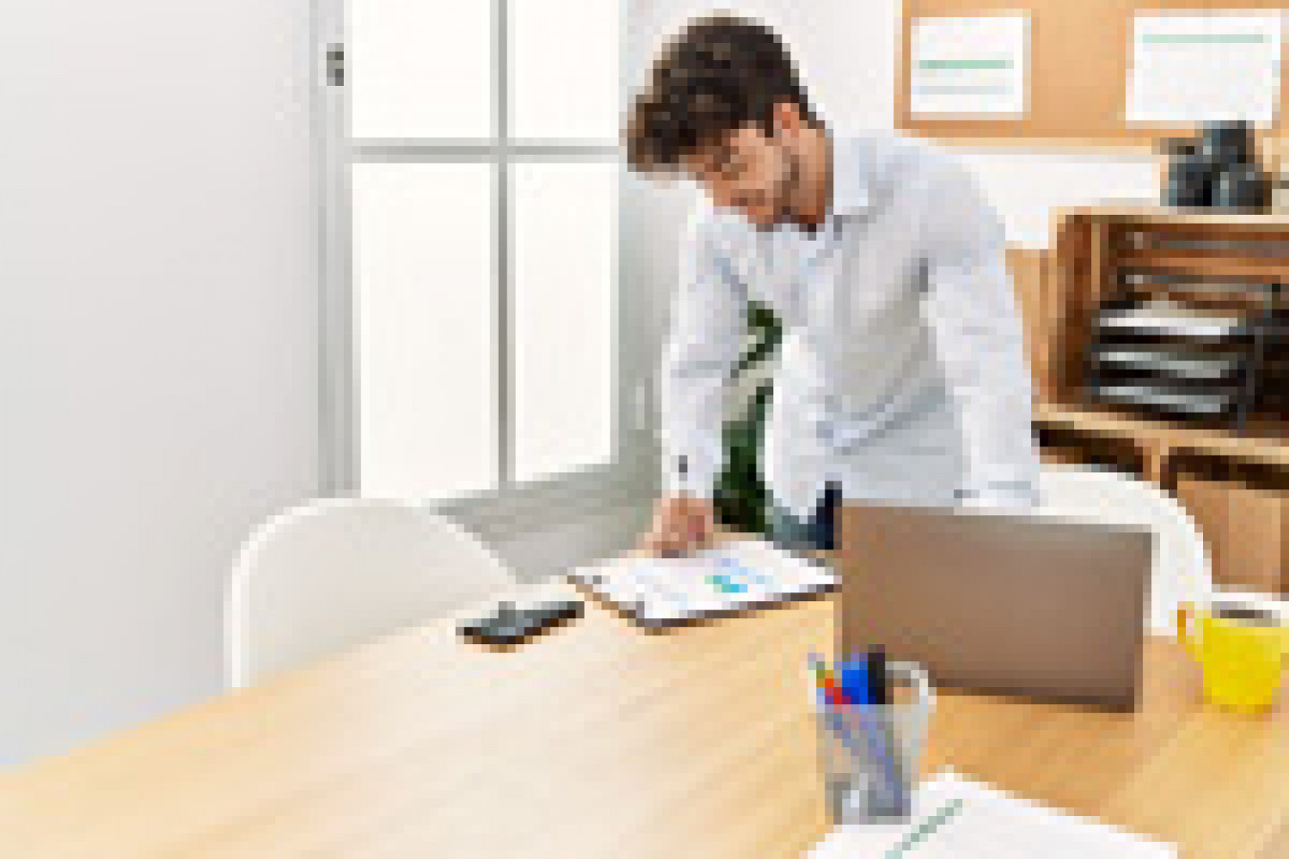 AdobeStock_447582660_Arbeitszimmer