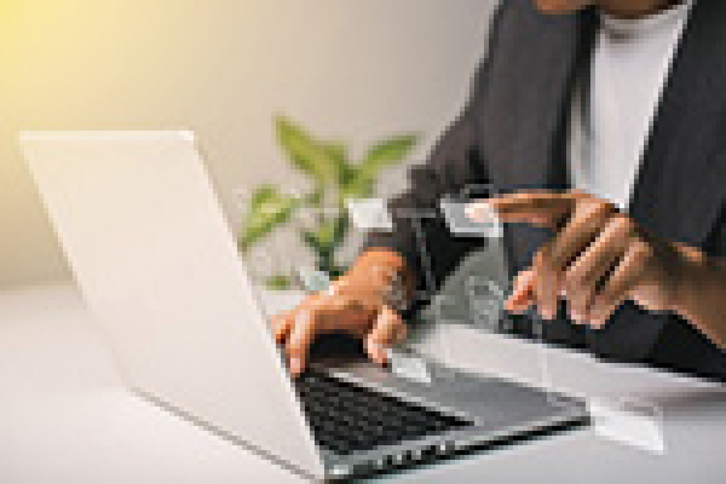 Plattformen-Steuertransparenzgesetz_V1_AdobeStock_563816064_kl