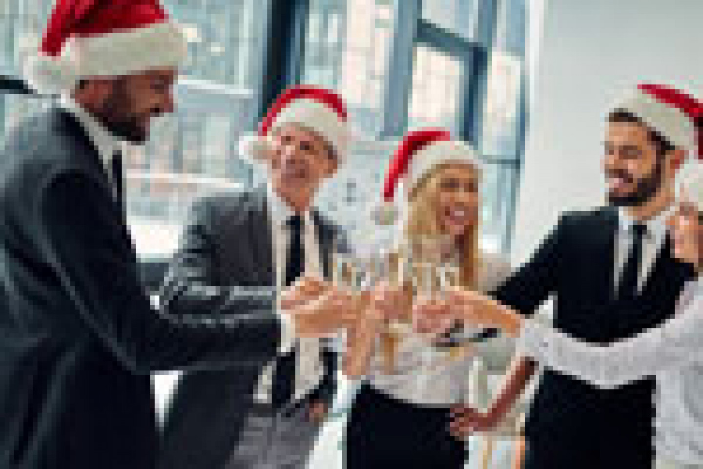 AdobeStock_239668003_Seite-1_Weihnachtsfeier